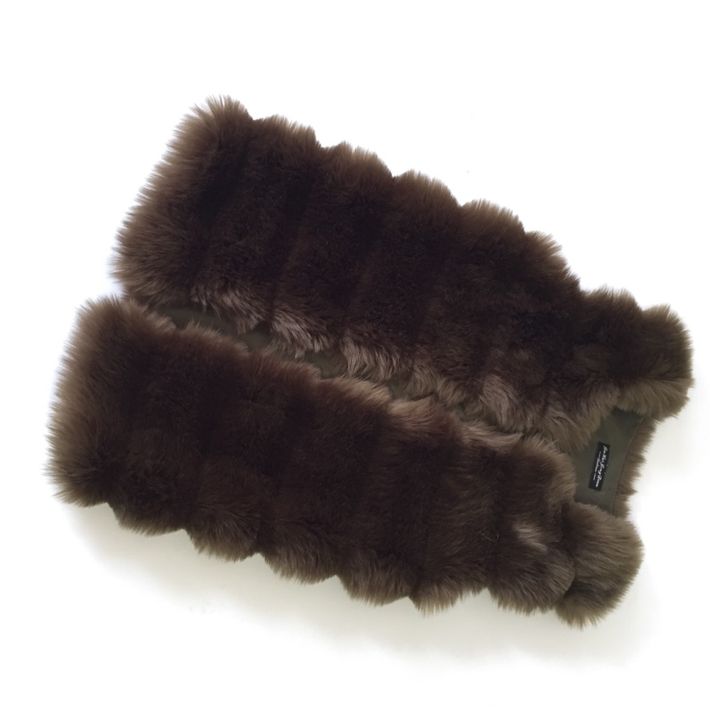 Faux fur vest. Size small-2-4. New with out tag.